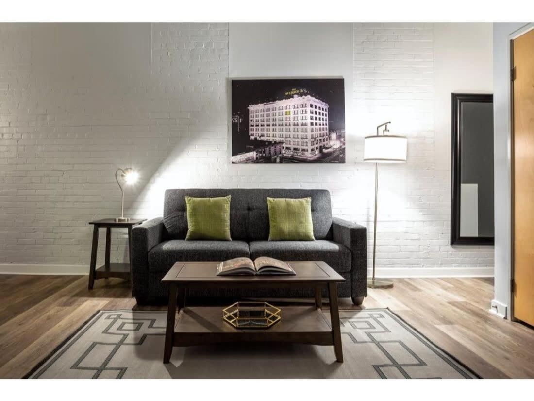 Bold 2Br 2Ba In The Block Apartment By Cozysuites! Индианаполис Экстерьер фото