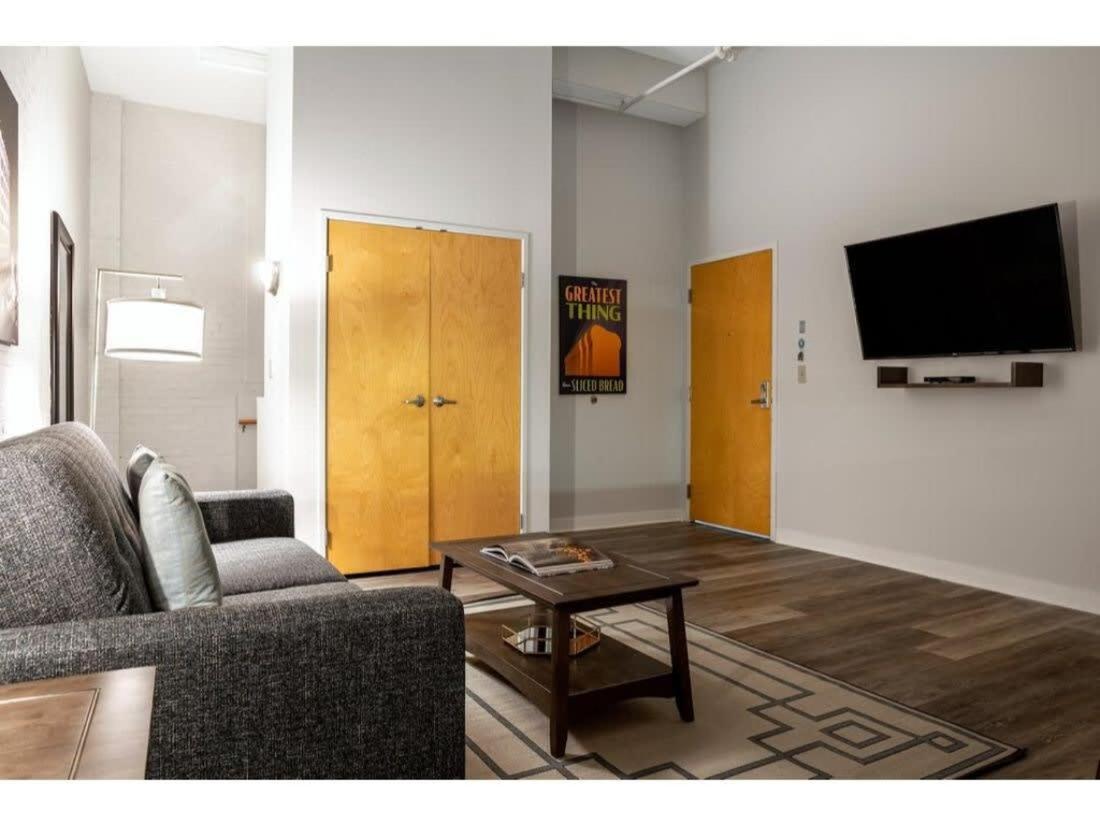 Bold 2Br 2Ba In The Block Apartment By Cozysuites! Индианаполис Экстерьер фото