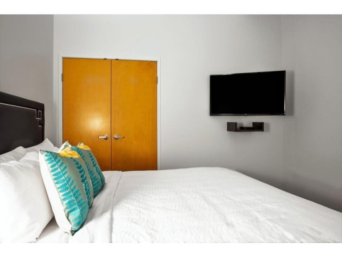 Bold 2Br 2Ba In The Block Apartment By Cozysuites! Индианаполис Экстерьер фото
